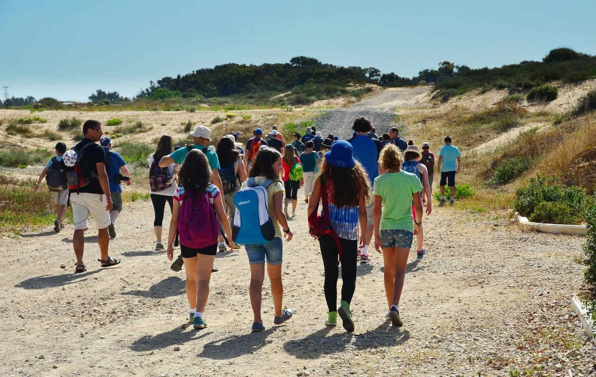 Gite Scolastiche in Sardegna - Ragazzi in escursione tra natura e storia