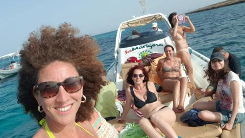 Fotoausflügler im Schlauchboot Richtung Asinara