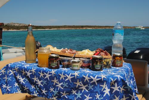 <p>Typical Sardinian aperitif served aboard a dinghy in the Gulf of Asinara</p><p><br></p>