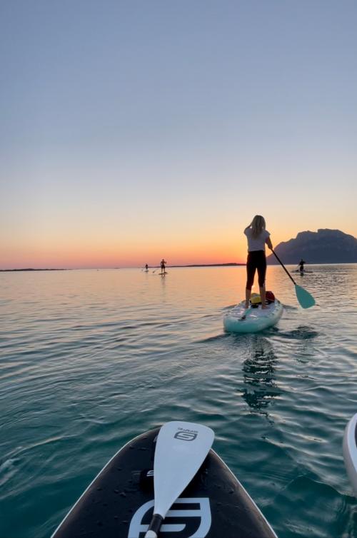 Fille sur le SUP