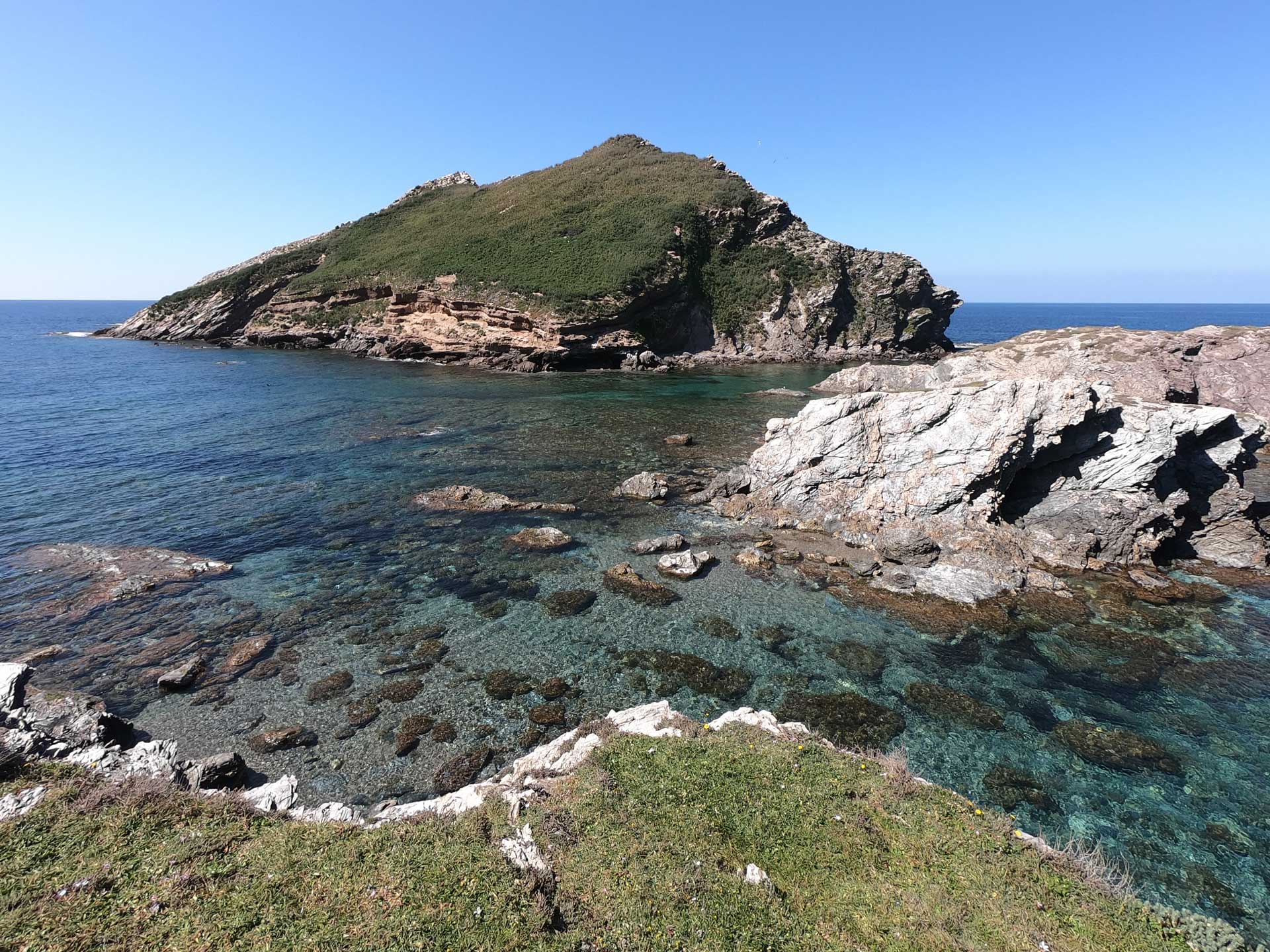 Crystal clear sea in the territory of Alghero