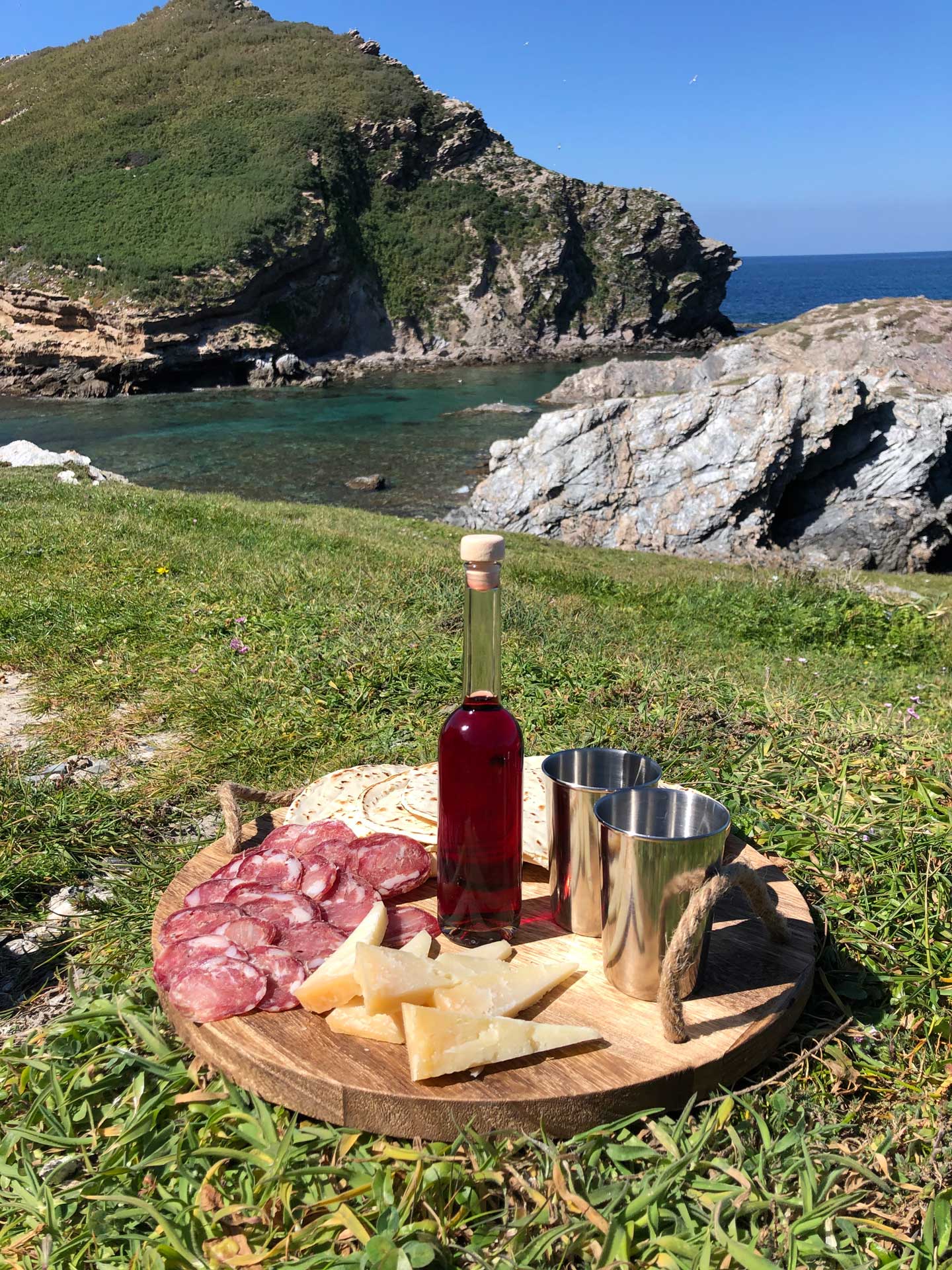 Sardinian aperitif during trekking in the territory of Alghero