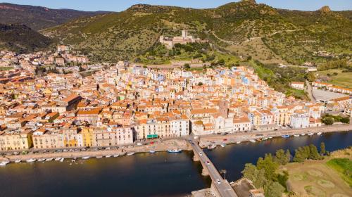 Panoramica sulla città di Bosa