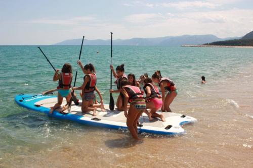 <p>SUP-Wanderer am Strand im Golf von Orosei</p><p><br></p>