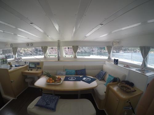 Interno catamarano
