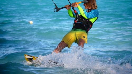 Girl practicing wakeboarding and water skiing in Vignola Mare with an instructor