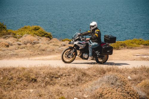 Circuit moto en Sardaigne avec panorama