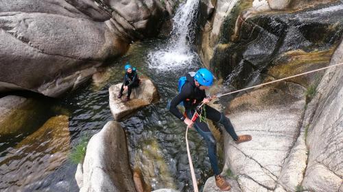 Moments de canyoning à Bau Mela