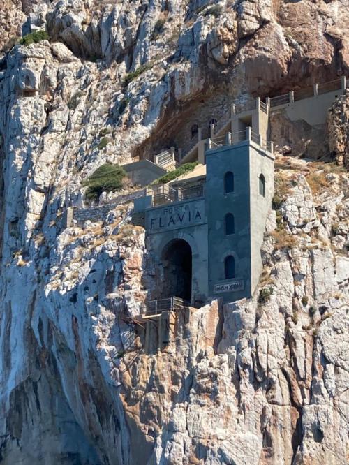 Escursione giornaliera in gommone con vista su Porto Flavia