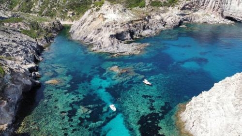 Tour tra le grotte e il mare blu dell'isola di San Pietro e Masua