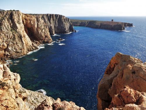 Falesie della costa sud-ovest nella zona di Cala Domestica