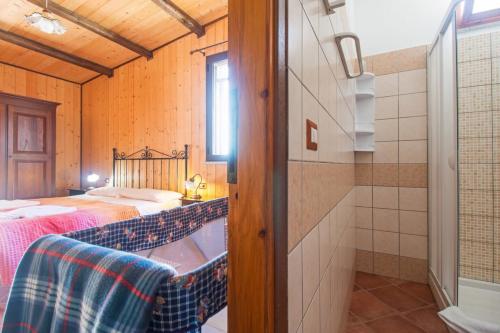 Camera e bagno in un agriturismo a Dorgali