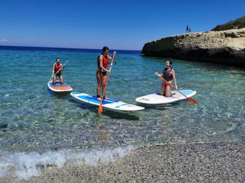 Lezione di SUP nella spiaggia di Porto Torres