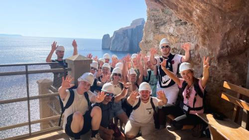 <p>Grupo en visita a Porto Flavia con guía</p>