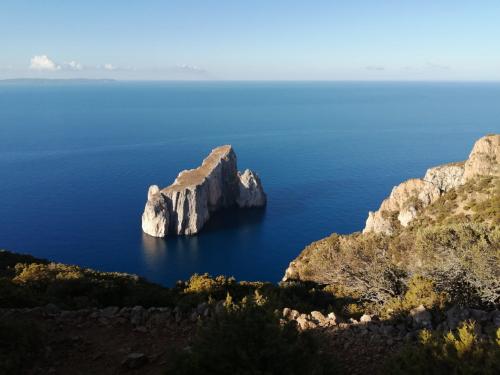 <p>Sugar Loaf Rock sighted during guided trekking</p>