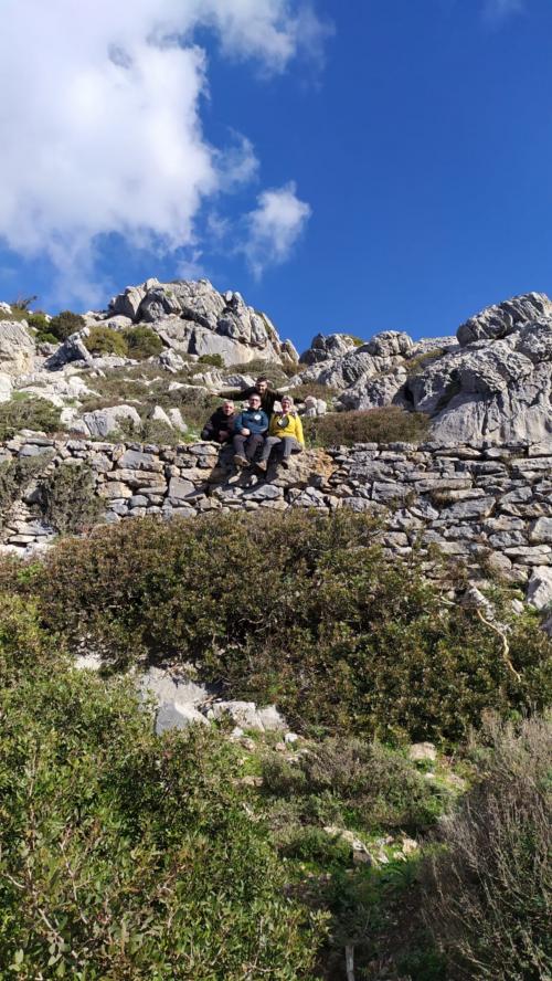 Excursionistas durante el trekking guiado