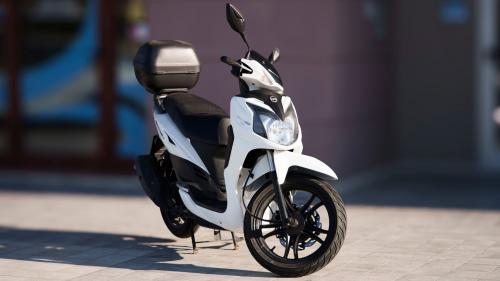 Scooter rental for touring the sun independently