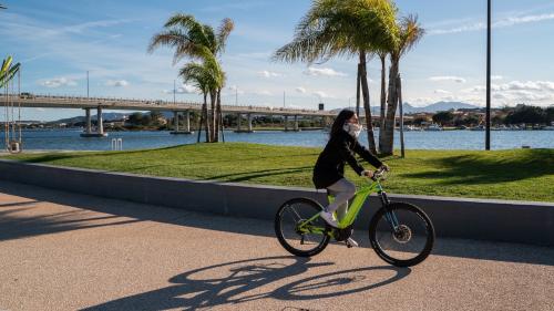 Excursionistas viven en Cerdeña con el alquiler de bicicletas eléctricas