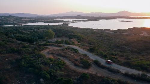 <p>Ein Auto mieten, um Sardinien von Grund auf zu erkunden</p><p><br></p>