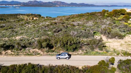 Mieten Sie ein Auto, um Sardinien bequem zu entdecken