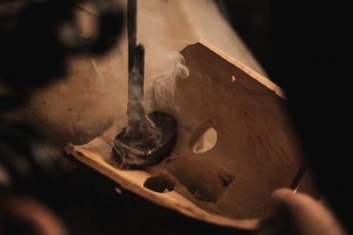 Handwerkerstempel auf einer Maske