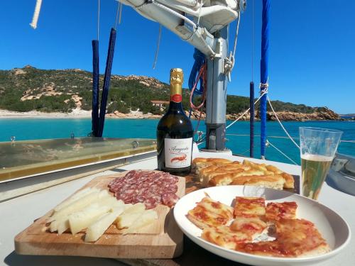 <p>Sardinian aperitif served aboard a catamaran in the Archipelago of La Maddalena</p>