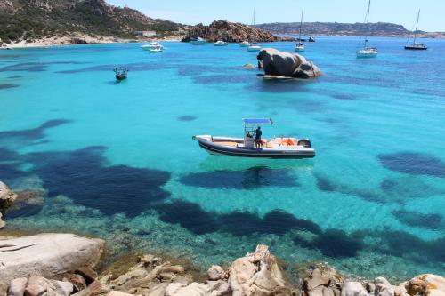 Excursion exclusive en canot pneumatique en Corse ou Archipel de La Maddalena