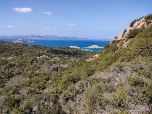 <p>Excursión de senderismo a Golfo Aranci con vistas al mar</p><p><br></p>