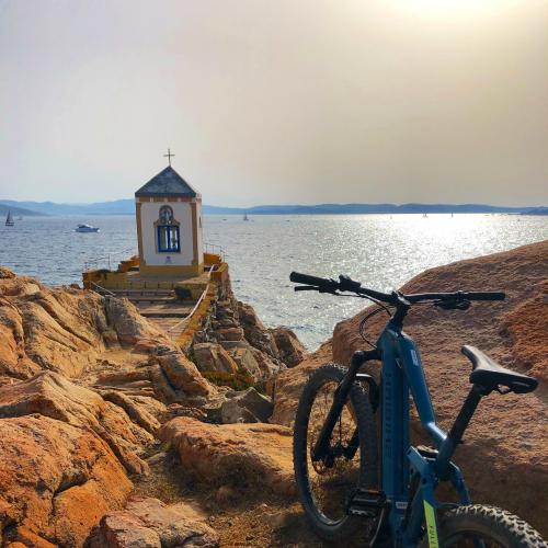 Guided bike tour to the Archipelago of La Maddalena