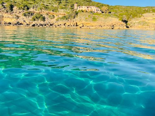 <p>Kristallklares Meer des Golfs von Alghero</p>