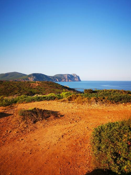 Escursione guidata di trekking nel territorio di Porto Ferro