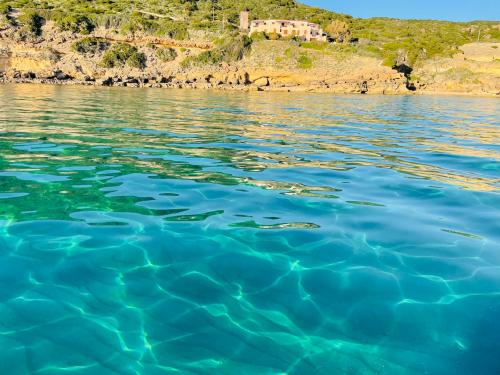 <p>Crystal clear water of the Gulf of Alghero</p><p><br></p>