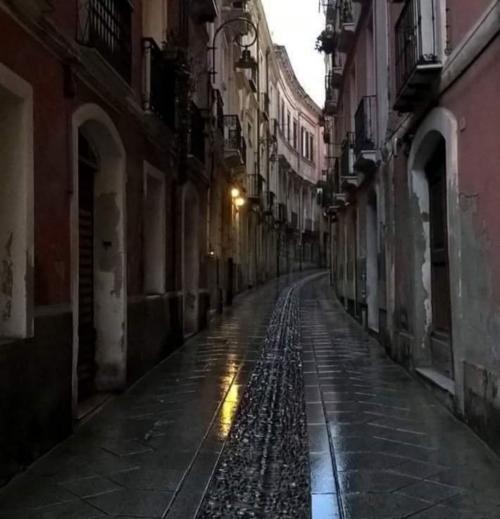 Visita tra miti e leggende sui fantasmi con passeggiata al quartiere Castello a Cagliari