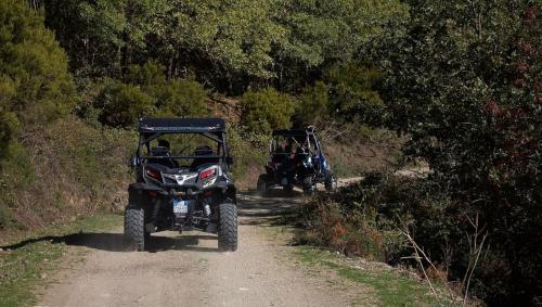 quad en una carretera de montaña en Gennargentu