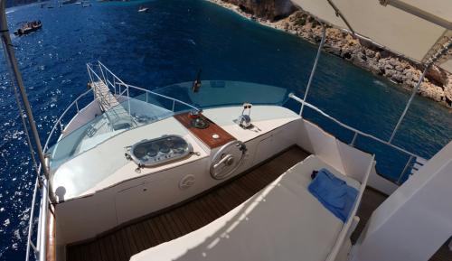 <p>Motorboat in the Gulf of Alghero</p>