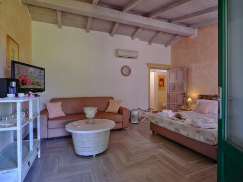 <p>Large and spacious bedroom in a farm in Olbia</p>