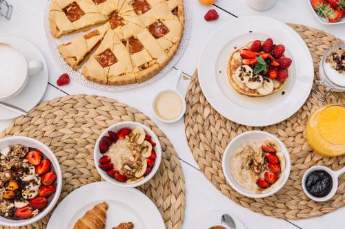 Colazione fresca e sana servita durante soggiorno a Olbia