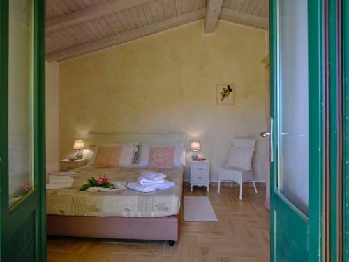 <p>Amplio y espacioso dormitorio en una granja en Olbia</p>