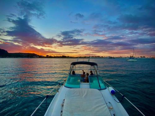 <p>Sonnenuntergangsausflug mit dem Motorboot des Golfs von Cagliari</p>