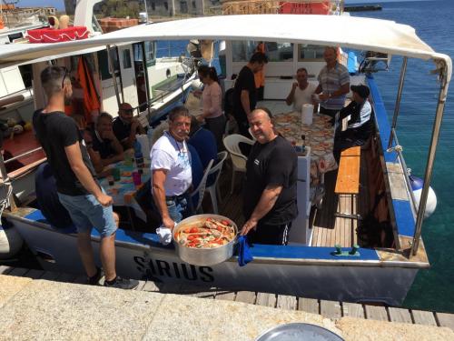 <p>Boat with fishermen and freshly caught fish in the edge of Asinara</p><p><br></p>