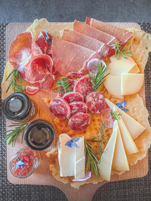 <p>Aperitif based on typical Sardinian products</p><p><br></p>