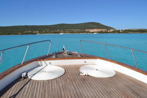 Wooden gozzo bow in the Gulf of Asinara