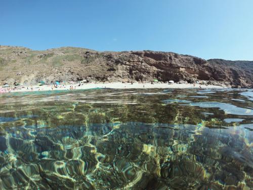 <p>Kristallklares Meer von Nurra im Nordwesten Sardiniens</p><p><br></p>