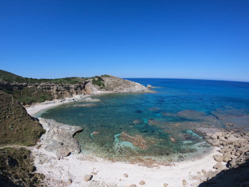 <p>Nurra Strand und kristallklares Meer im Nordwesten Sardiniens</p><p><br></p>