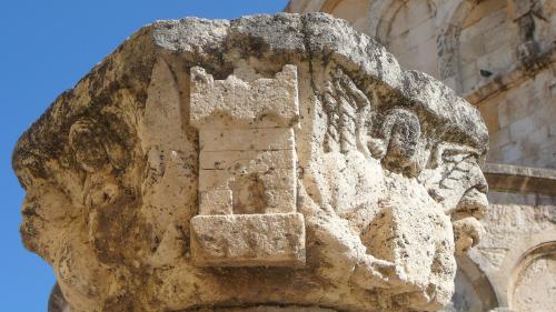 <p>Detalle de la Basílica románica de San Gavino</p>