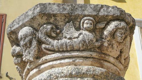 <p>Detail der romanischen Basilika von San Gavino</p>