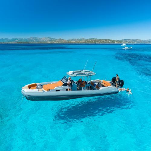 Tour di una giornata intera in barca con pranzo e skipper nell'Arcipelago di La Madalena 