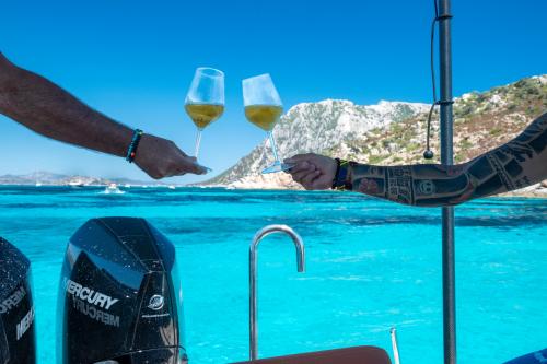 Aperitivo in barca nell'Area Marina Protetta di Tavolara