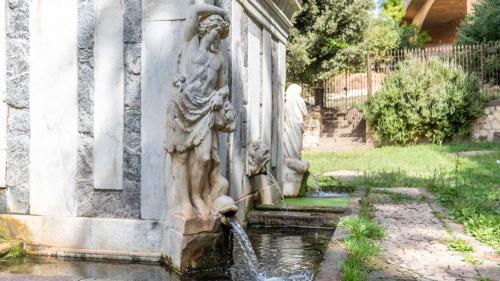 Particolare della Fontana di Rosello