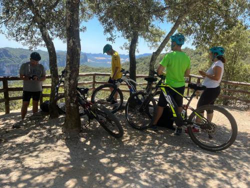 <p>Hikers during daily guided experience to discover Ulassai</p><p><br></p>